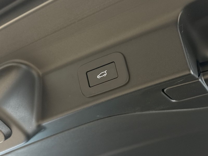 2022 (72) JAGUAR F-PACE 5.0 V8 550 SVR 5dr Auto AWD 4623810