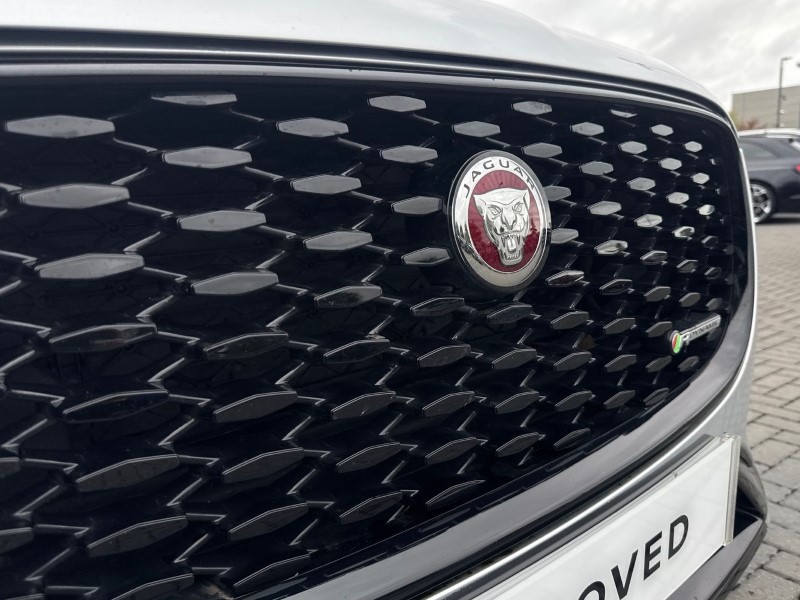 2023 (23) JAGUAR F-PACE 2.0 D200 R-Dynamic SE 5dr Auto AWD 4627223
