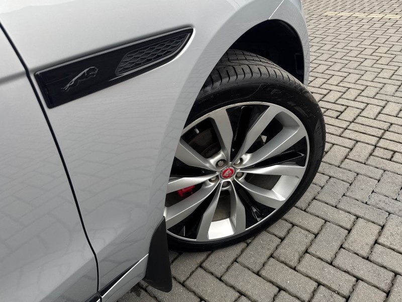 2023 (23) JAGUAR F-PACE 2.0 D200 R-Dynamic SE 5dr Auto AWD 4627229