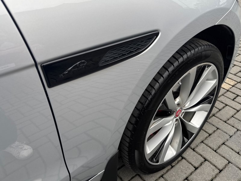 2023 (23) JAGUAR F-PACE 2.0 D200 R-Dynamic SE 5dr Auto AWD 4627199