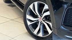 2022 (72) JAGUAR E-PACE 1.5 P300e R-Dynamic HSE 5dr Auto 4663808