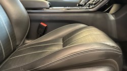 2021 (21) LAND ROVER RANGE ROVER VELAR 3.0 D300 MHEV R-Dynamic HSE 5dr Auto 4664556