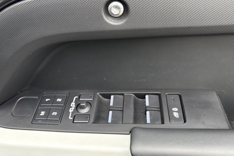 2024 (24) LAND ROVER DEFENDER 3.0 D250 X-Dynamic HSE 110 5dr Auto 5375073