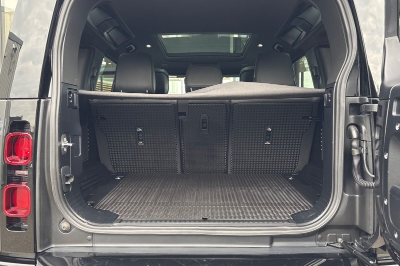 2024 (24) LAND ROVER DEFENDER 3.0 D250 X-Dynamic HSE 110 5dr Auto 5375060