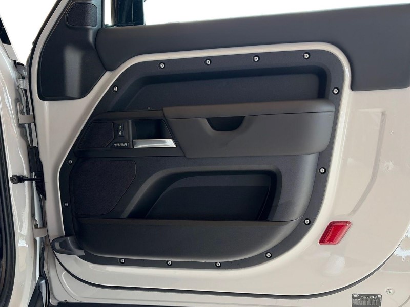 2025 (75) LAND ROVER DEFENDER 3.0 D350 X-Dynamic HSE 90 3dr Auto 5290887