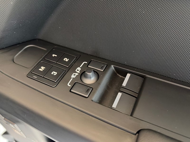 2025 (75) LAND ROVER DEFENDER 3.0 D350 X-Dynamic HSE 90 3dr Auto 5290888