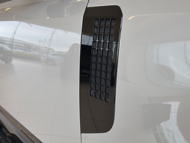 2025 (75) LAND ROVER DEFENDER 3.0 D350 X-Dynamic HSE 90 3dr Auto 5290885