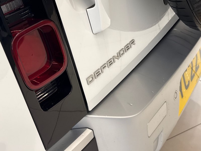 2022 (22) LAND ROVER DEFENDER 3.0 D250 SE 110 5dr Auto 4658472