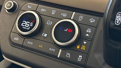 2022 (22) LAND ROVER DEFENDER 3.0 D250 SE 110 5dr Auto 4658463