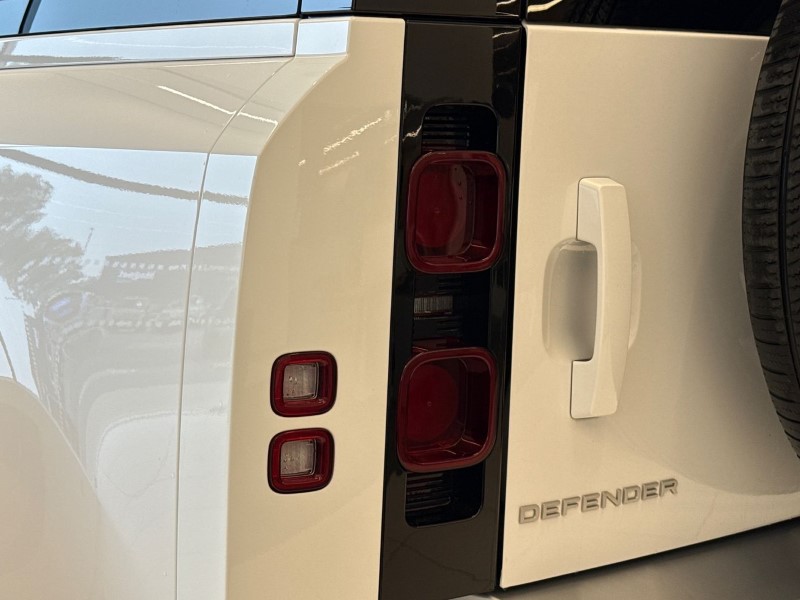 2022 (22) LAND ROVER DEFENDER 3.0 D250 SE 110 5dr Auto 4658448