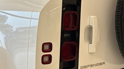 2022 (22) LAND ROVER DEFENDER 3.0 D250 SE 110 5dr Auto 4658448