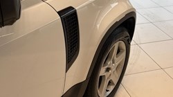 2022 (22) LAND ROVER DEFENDER 3.0 D250 SE 110 5dr Auto 4658449