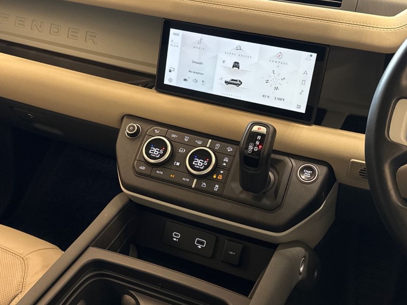 2022 (22) LAND ROVER DEFENDER 3.0 D250 SE 110 5dr Auto 4658442