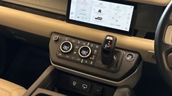 2022 (22) LAND ROVER DEFENDER 3.0 D250 SE 110 5dr Auto 4658442