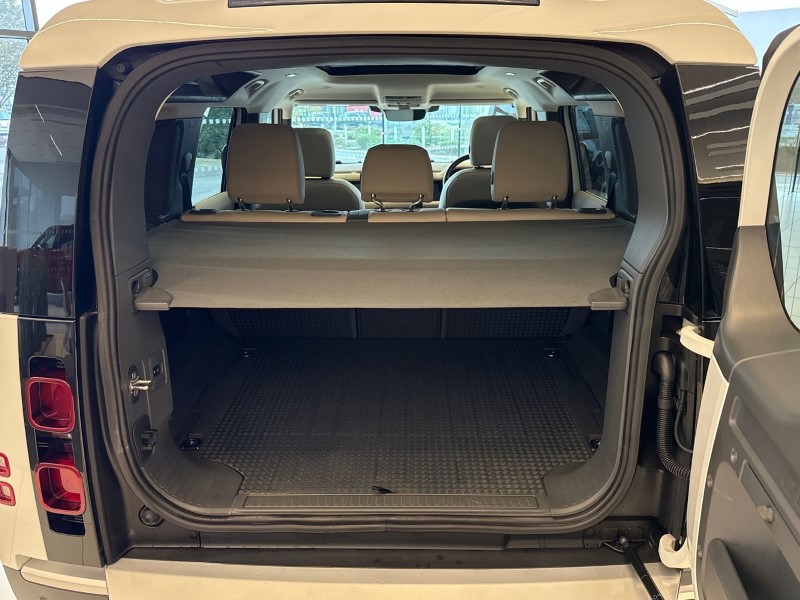 2022 (22) LAND ROVER DEFENDER 3.0 D250 SE 110 5dr Auto 4658439