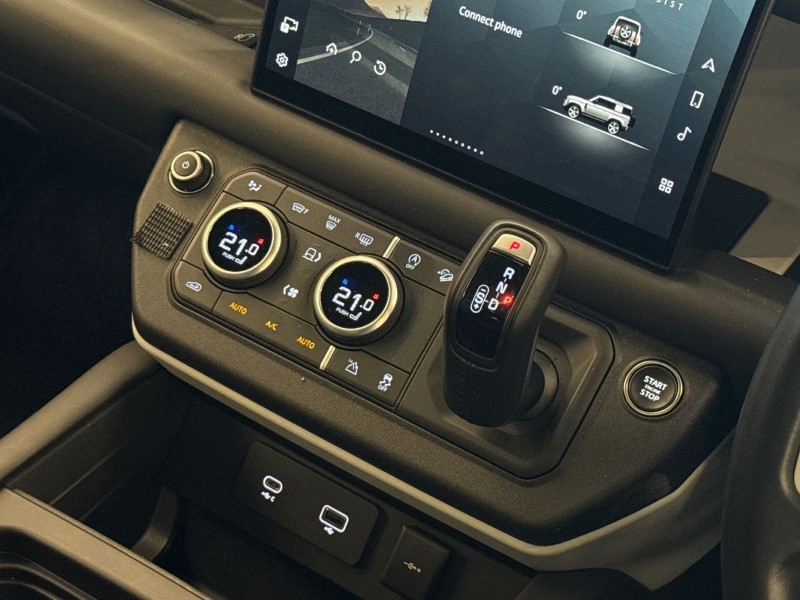 2023 (73) LAND ROVER DEFENDER 3.0 D250 X-Dynamic HSE 90 3dr Auto 4737384