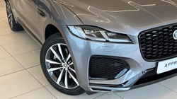 2024 (24) JAGUAR F-PACE 2.0 P400e R-Dynamic SE Black 5dr Auto AWD 4755412