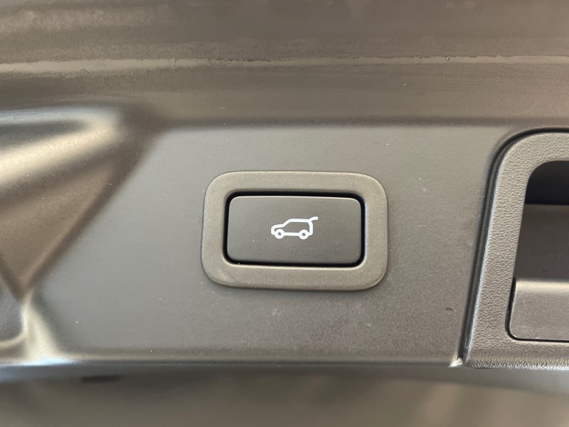 2022 (22) LAND ROVER RANGE ROVER VELAR 3.0 D300 MHEV R-Dynamic SE 5dr Auto 4768193