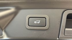 2022 (22) LAND ROVER RANGE ROVER VELAR 3.0 D300 MHEV R-Dynamic SE 5dr Auto 4768193