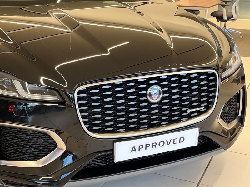 2022 (22) JAGUAR F-PACE 2.0 D200 R-Dynamic SE 5dr Auto AWD 4786900