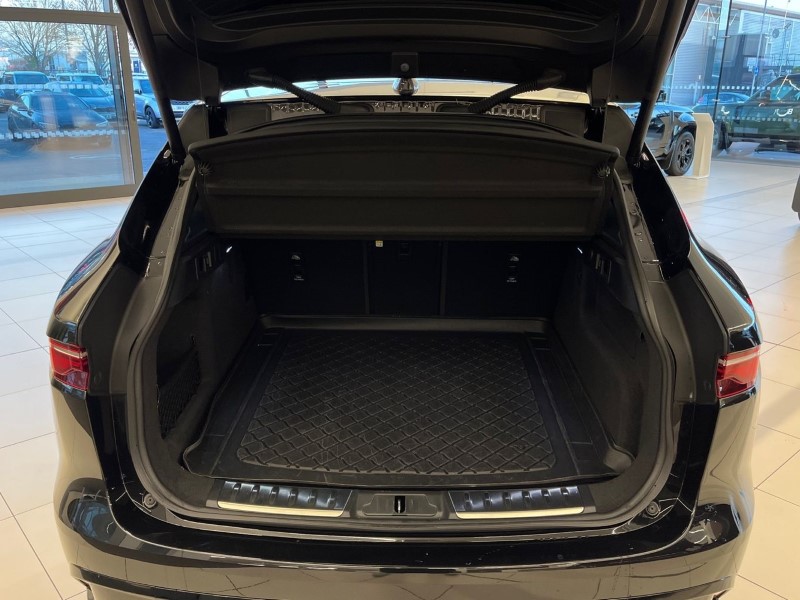 2022 (22) JAGUAR F-PACE 2.0 D200 R-Dynamic SE 5dr Auto AWD 4786868