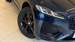 2022 (22) JAGUAR F-PACE 2.0 D200 R-Dynamic Black 5dr Auto AWD 4820860