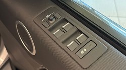 2024 (24) LAND ROVER DISCOVERY 3.0 D300 Dynamic HSE 5dr Auto 4821458