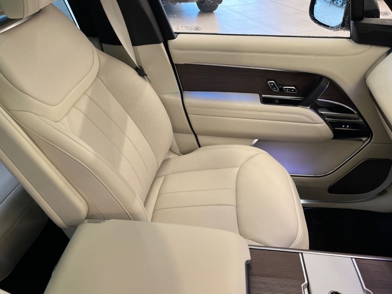 2025 (25) LAND ROVER RANGE ROVER 3.0 P550e Autobiography 4dr Auto 4874873