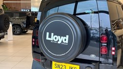 2023 (23) LAND ROVER DEFENDER 3.0 D300 X-Dynamic SE 110 5dr Auto 4885428