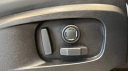 2023 (23) LAND ROVER DEFENDER 3.0 D300 X-Dynamic SE 110 5dr Auto 4885408