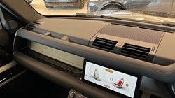 2023 (23) LAND ROVER DEFENDER 3.0 D300 X-Dynamic SE 110 5dr Auto 4885420