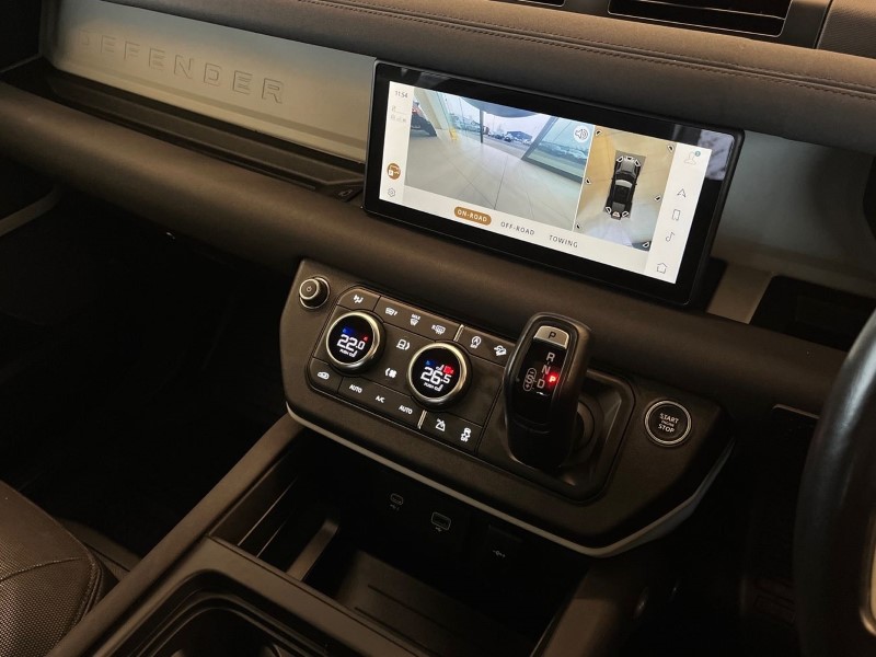 2023 (23) LAND ROVER DEFENDER 3.0 D300 X-Dynamic SE 110 5dr Auto 4885396