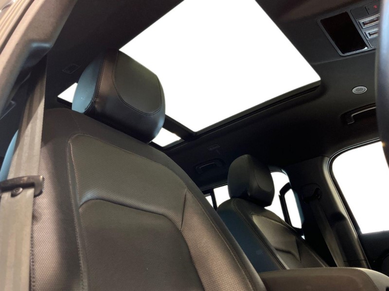 2023 (23) LAND ROVER DEFENDER 3.0 D300 X-Dynamic SE 110 5dr Auto 4885404