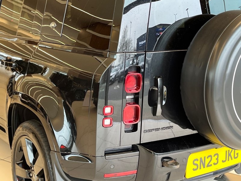 2023 (23) LAND ROVER DEFENDER 3.0 D300 X-Dynamic SE 110 5dr Auto 4885429