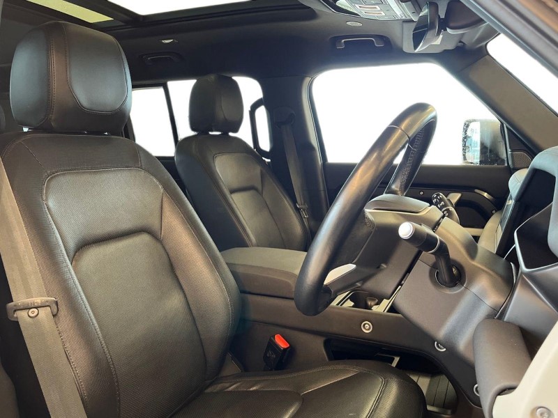 2023 (23) LAND ROVER DEFENDER 3.0 D300 X-Dynamic SE 110 5dr Auto 4885410