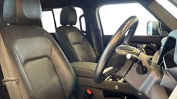 2023 (23) LAND ROVER DEFENDER 3.0 D300 X-Dynamic SE 110 5dr Auto 4885410