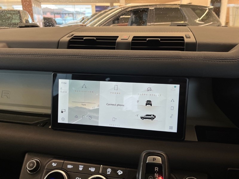 2023 (23) LAND ROVER DEFENDER 3.0 D300 X-Dynamic SE 110 5dr Auto 4885414