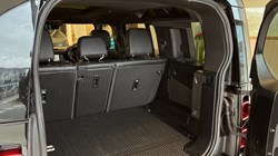 2023 (23) LAND ROVER DEFENDER 3.0 D300 X-Dynamic SE 110 5dr Auto 4885422