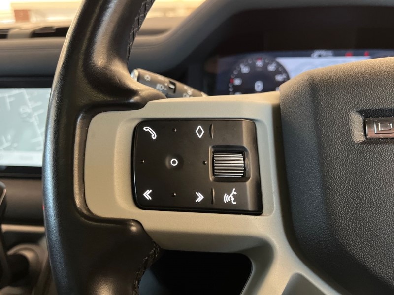 2023 (23) LAND ROVER DEFENDER 3.0 D300 X-Dynamic SE 110 5dr Auto 4885412