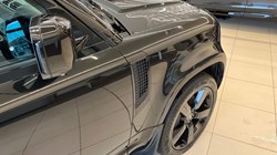 2023 (23) LAND ROVER DEFENDER 3.0 D300 X-Dynamic SE 110 5dr Auto 4885403