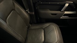 2023 (23) LAND ROVER DEFENDER 3.0 D300 X-Dynamic SE 110 5dr Auto 4885409