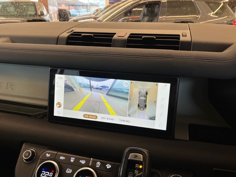 2023 (23) LAND ROVER DEFENDER 3.0 D300 X-Dynamic SE 110 5dr Auto 4885416