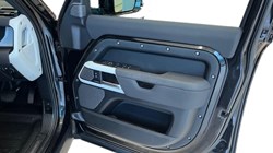 2023 (23) LAND ROVER DEFENDER 3.0 D300 X-Dynamic SE 110 5dr Auto 4885406