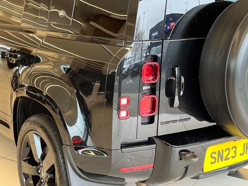 2023 (23) LAND ROVER DEFENDER 3.0 D300 X-Dynamic SE 110 5dr Auto 4885402