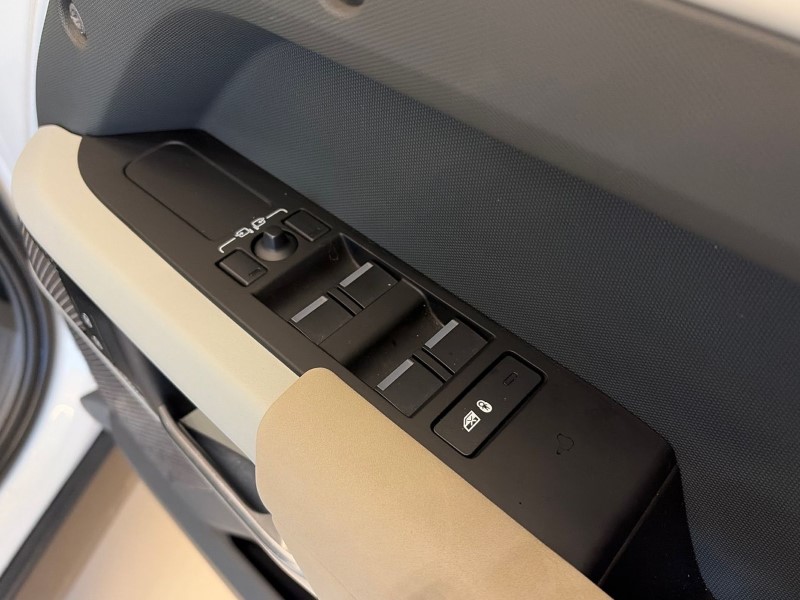 2022 (72) LAND ROVER DEFENDER 3.0 D300 X-Dynamic S 110 5dr Auto 4885345