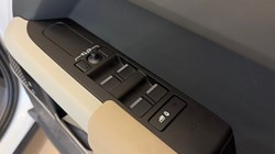 2022 (72) LAND ROVER DEFENDER 3.0 D300 X-Dynamic S 110 5dr Auto 4885345