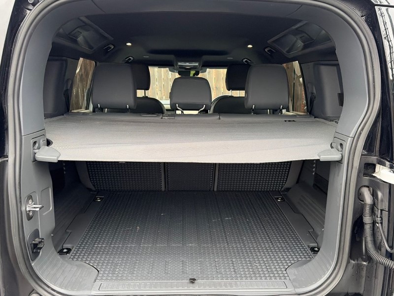 2022 (72) LAND ROVER DEFENDER 3.0 D300 X-Dynamic S 110 5dr Auto 4885331