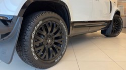 2022 (72) LAND ROVER DEFENDER 3.0 D300 X-Dynamic S 110 5dr Auto 4885372