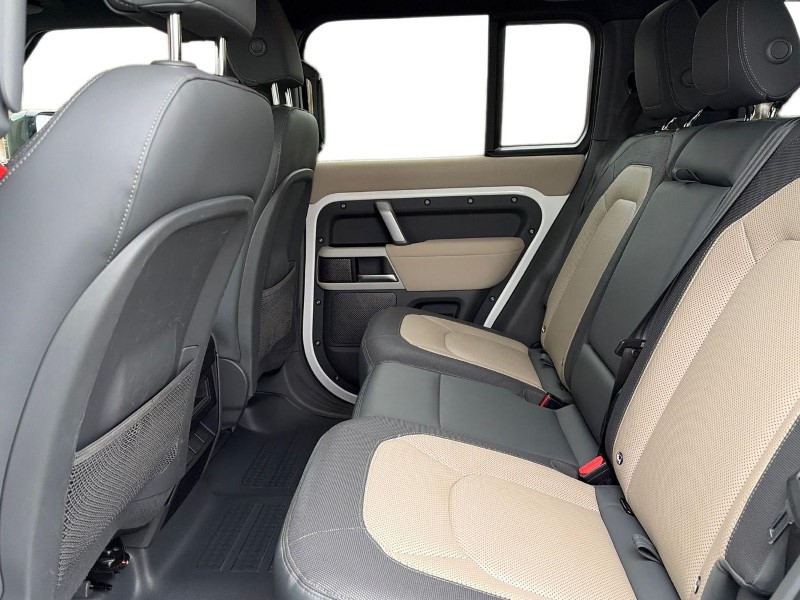 2022 (72) LAND ROVER DEFENDER 3.0 D300 X-Dynamic S 110 5dr Auto 4885325