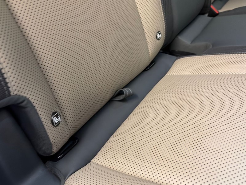 2022 (72) LAND ROVER DEFENDER 3.0 D300 X-Dynamic S 110 5dr Auto 4885362